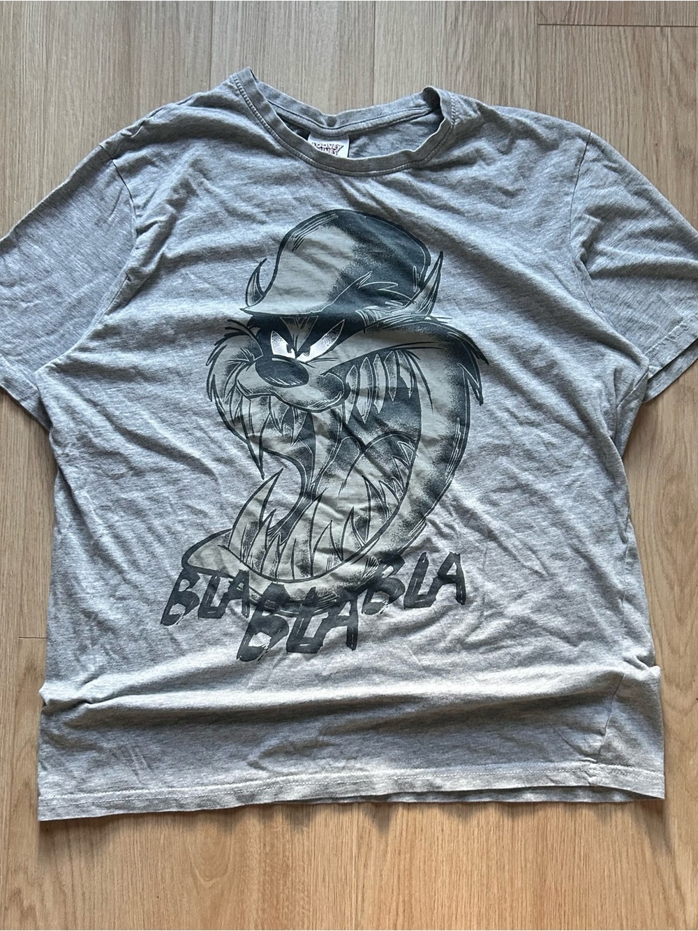 Warner Bros. Light Gray Short-Sleeve Tee with Black Tasmanian Devil Graphic